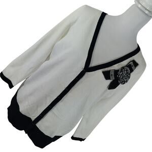 PETER NYGARD! PRISTINE, PURE WHITE W/BLACK TRIM, FLOWER DETAIL CARDI SWEATER! M